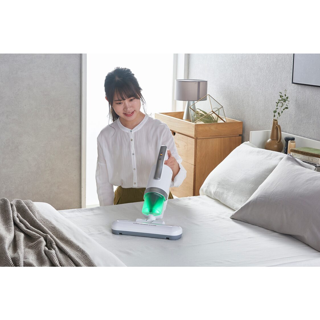 Iris Ohyama Dust Mite Vacuum Cleaner IC - FAC4 SIL - Metro Singapore Departmental Store - Celebrating 69 Years in SG