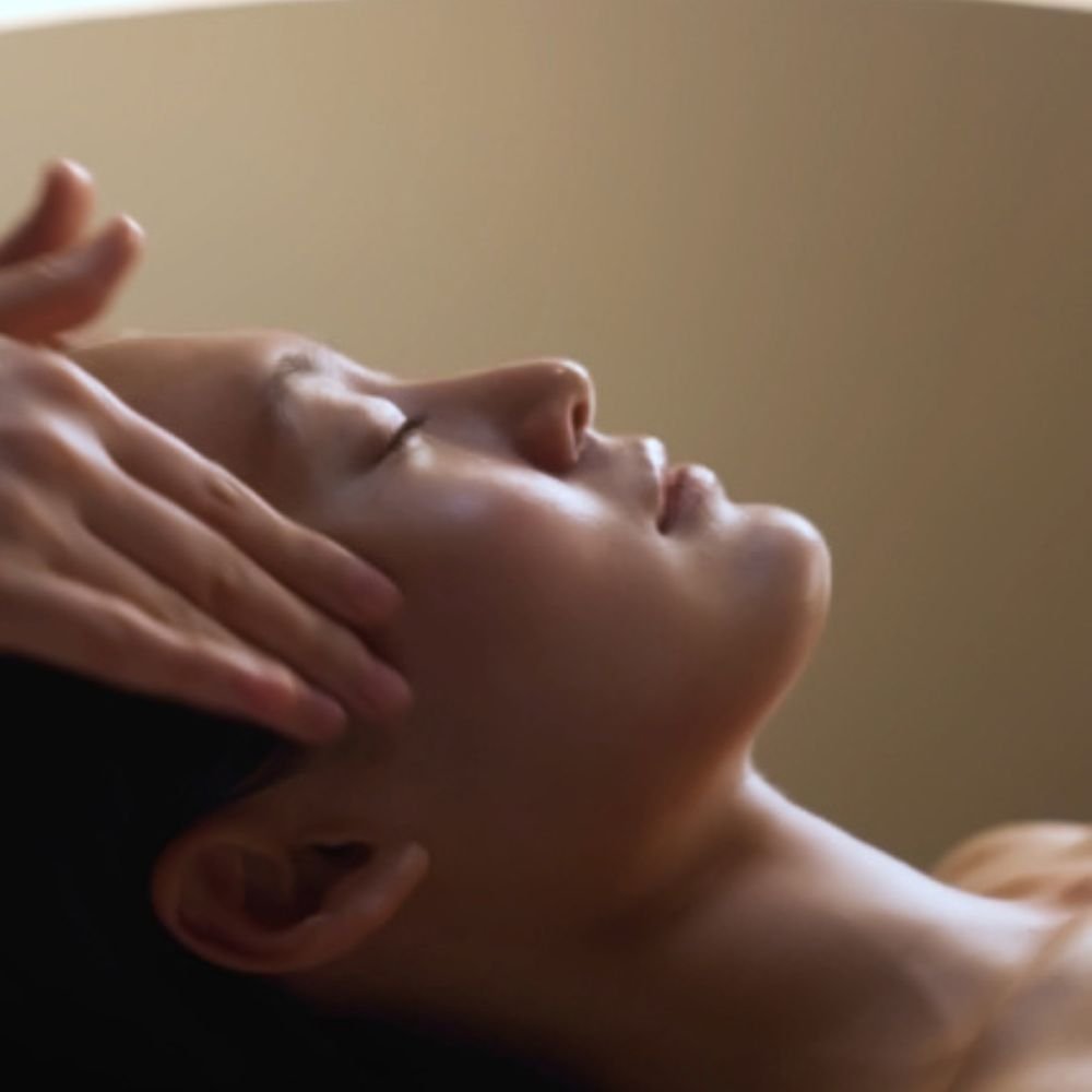 La Mer Single Golden Hour Facial 75Mins - Metro Singapore Departmental Store - Celebrating 69 Years in SG