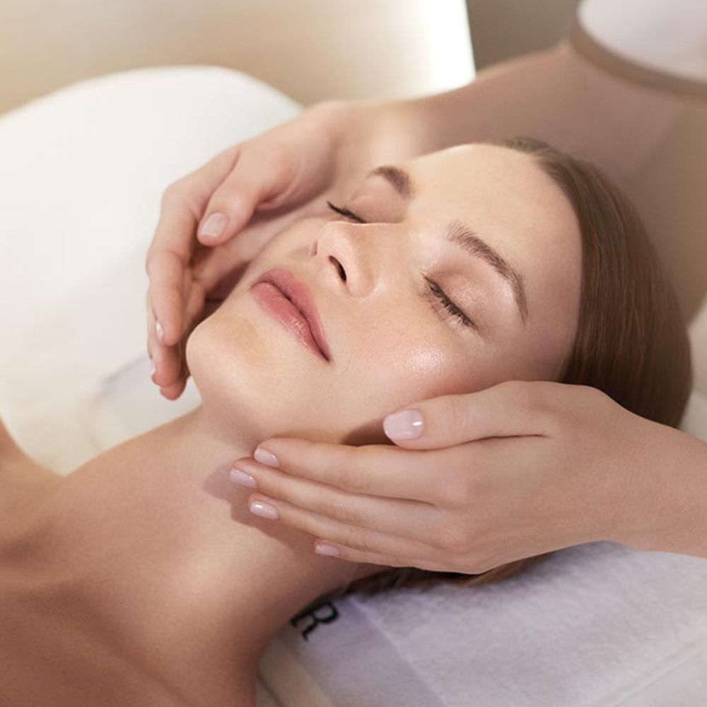 La Mer Single Hydrating Facial 60Mins - Metro Singapore Departmental Store - Celebrating 69 Years in SG