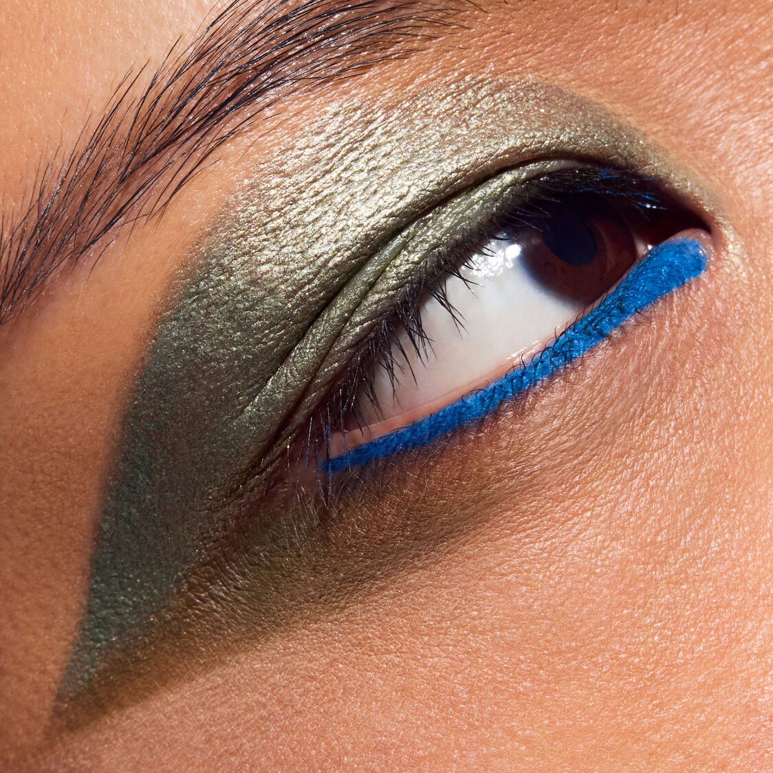 MAC Dazzleshadow Eyeshadow Stick - Metro Singapore Departmental Store - Celebrating 69 Years in SG