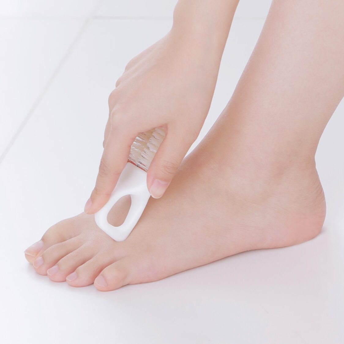 Marna Foot Care Brush - White - Metro Singapore Departmental Store - Celebrating 69 Years in SG