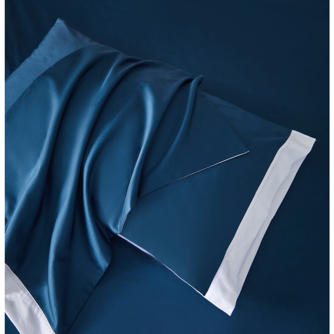 Penthouse Living Cassio Bedset - Blue White - Metro Singapore Departmental Store - Celebrating 69 Years in SG