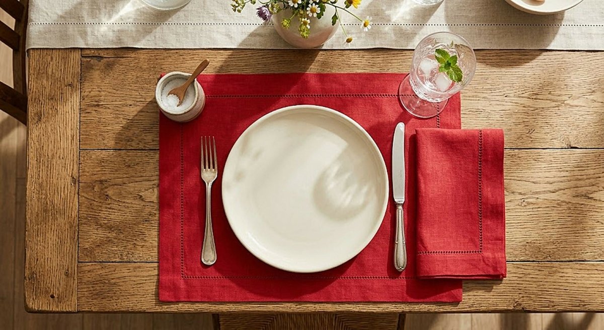 Rapee Sonia Lasercut Placemat – Cationic Fabric – 33 x 45 cm – Red - Metro Singapore Departmental Store - Celebrating 69 Years in SG